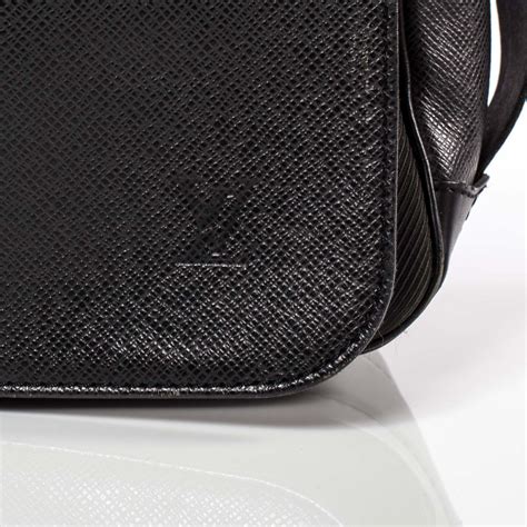 lv taiga viktor|Louis Vuitton Black/Green Taiga Leather Viktor Messenger Bag.